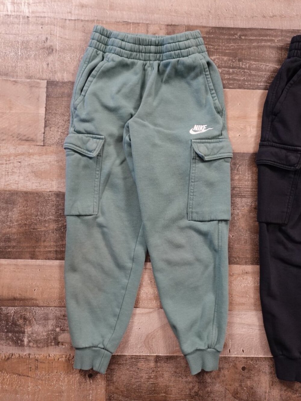 Nike Sportswear Club Fleece Cargo Joggers Kids Small Green Black Lot 2 - Picture 6 of 14
